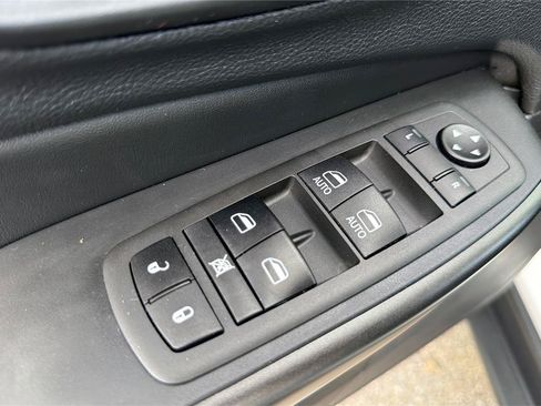 Used 2021 Jeep Cherokee Trailhawk AWD/4WD image 20