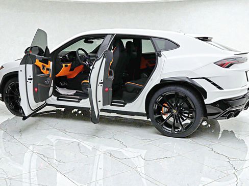 Used 2024 Lamborghini Urus S image 5