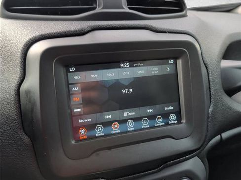 Used 2020 Jeep Renegade Altitude AWD/4WD image 11