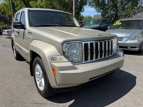 Used 2010 Jeep Liberty Limited w/ Comfort/Convenience Group image 4