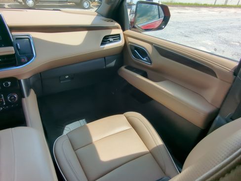 Used 2023 Chevrolet Tahoe Premier AWD/4WD image 15