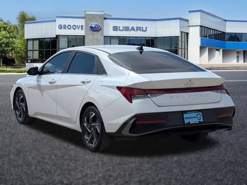 Used 2024 Hyundai Elantra SEL w/ Convenience Package FWD image 3
