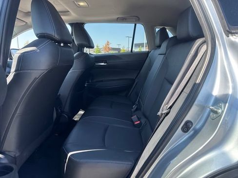 Used 2022 Toyota Corolla Cross XLE w/ Convenience Package FWD image 14
