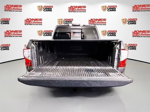 Used 2017 Nissan Titan SV image 26