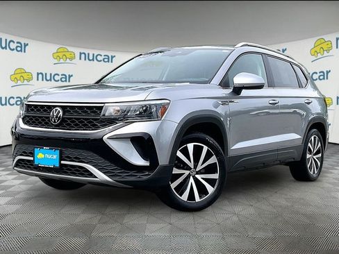 Used 2023 Volkswagen Taos SE w/ Panoramic Sunroof Package AWD/4WD image 3
