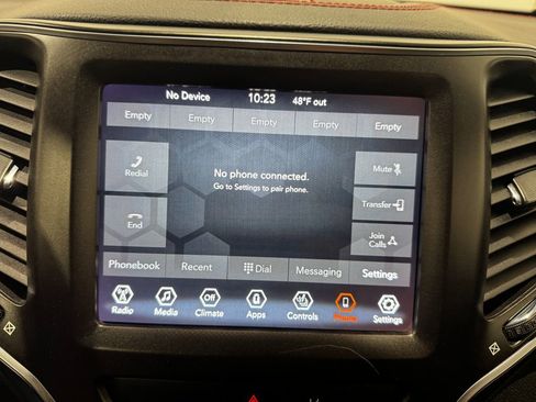 Used 2022 Jeep Cherokee Trailhawk w/ Comfort/Convenience Group AWD/4WD image 40