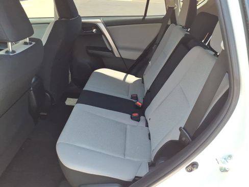 Used 2018 Toyota RAV4 XLE AWD/4WD image 25