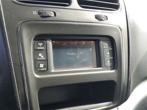 Used 2017 Dodge Journey SE image 28