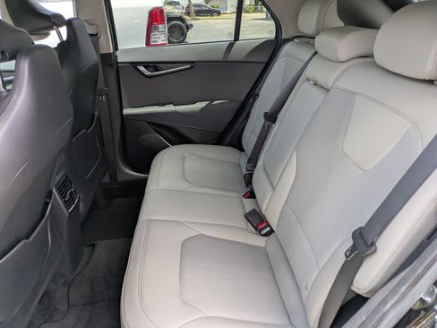 Certified 2023 Kia Niro EX FWD image 11