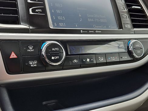 Used 2016 Toyota Highlander XLE image 16