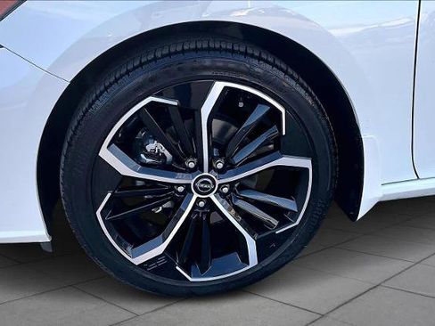 Certified 2023 Nissan Altima 2.5 SR image 10