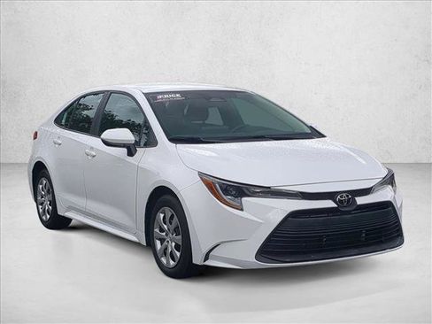 Certified 2025 Toyota Corolla LE image 3