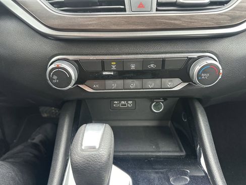 Used 2024 Nissan Altima 2.5 SV image 24