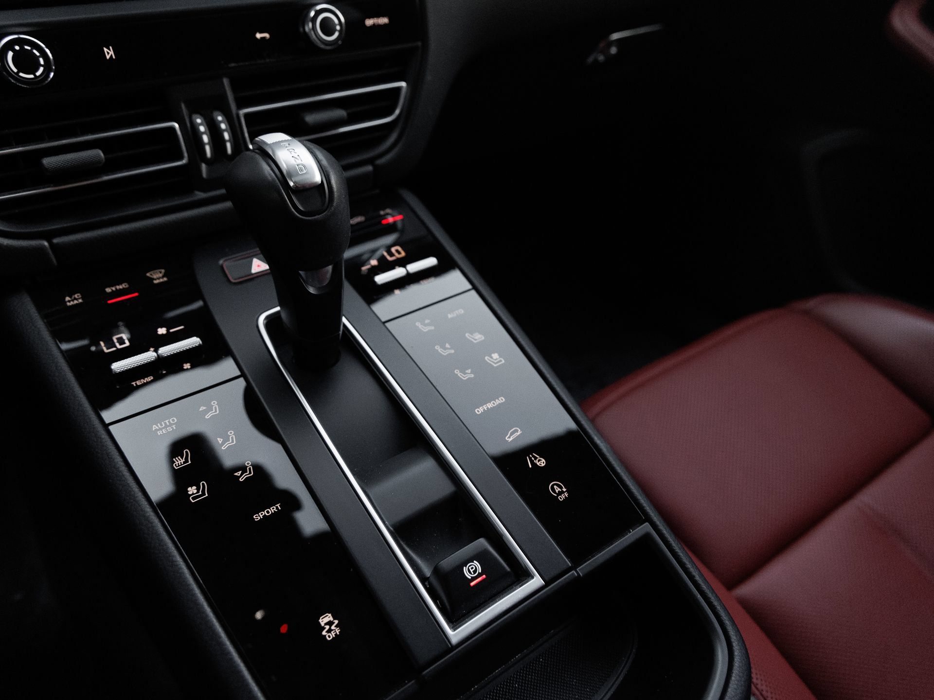 Certified 2026 Porsche Macan AWD/4WD image 22