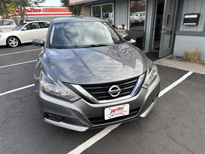 Used 2018 Nissan Altima 2.5 SR FWD image 12