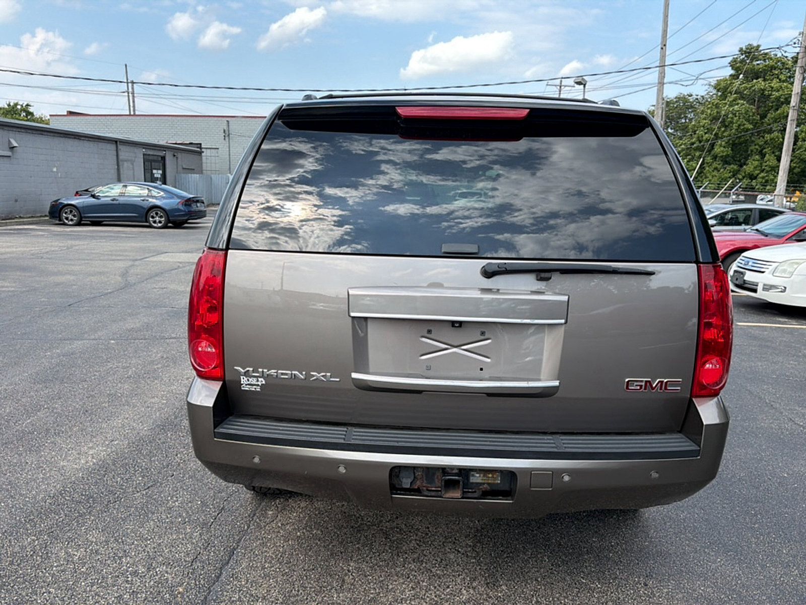 Used 2013 GMC Yukon XL SLT w/ SLT-2 Equipment Package AWD/4WD image 6