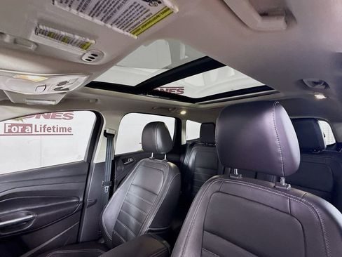 Used 2017 Ford Escape Titanium image 10