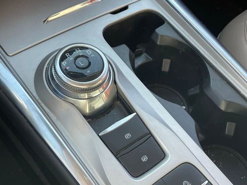 Used 2022 Ford Explorer XLT w/ Equipment Group 202A image 7