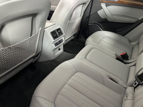 Used 2022 Audi Q5 2.0T Premium w/ Convenience Package image 11