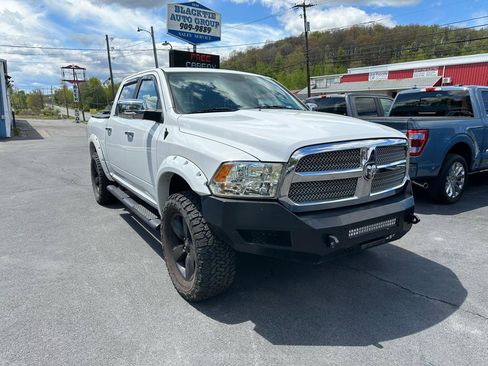 Used 2018 RAM 1500 SLT AWD/4WD image 3