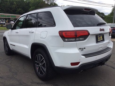 Used 2017 Jeep Grand Cherokee Trailhawk AWD/4WD image 10
