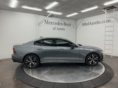 Used 2019 Volvo S60 T6 R-Design image 8