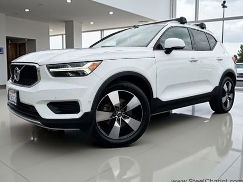 Used 2019 Volvo XC40 T5 Momentum image 1
