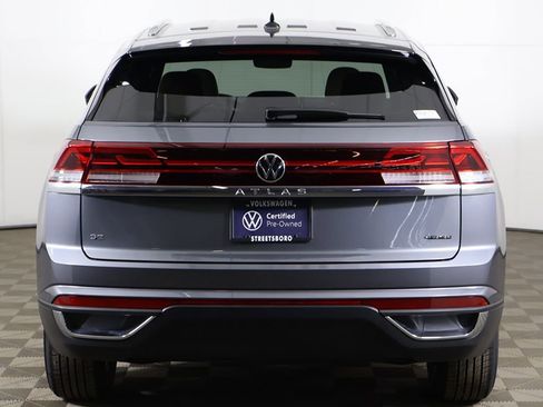 Used 2024 Volkswagen Atlas Cross Sport SE image 12