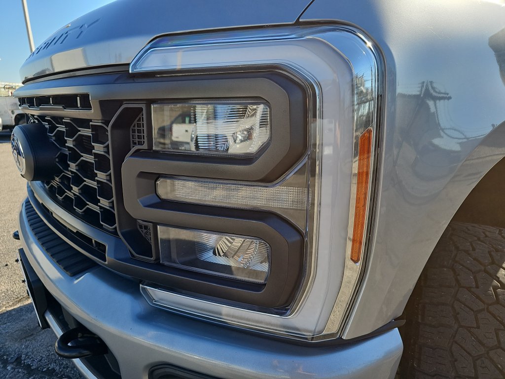 Used 2023 Ford F250 Lariat w/ Tremor Off-Road Package AWD/4WD image 31