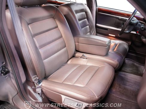 Used 1995 Cadillac De Ville Sedan FWD image 38