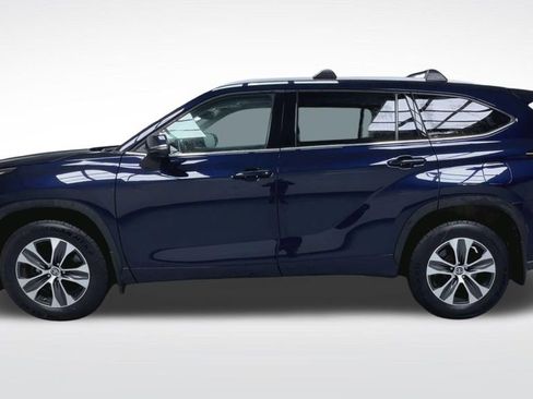 Used 2022 Toyota Highlander XLE AWD/4WD image 22