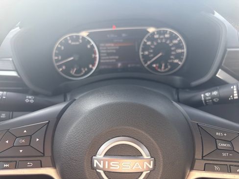 Used 2024 Nissan Altima 2.5 SV AWD/4WD image 16