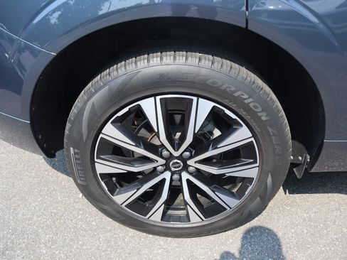 Used 2023 Volvo XC60 B5 Plus w/ Climate Package AWD/4WD image 9
