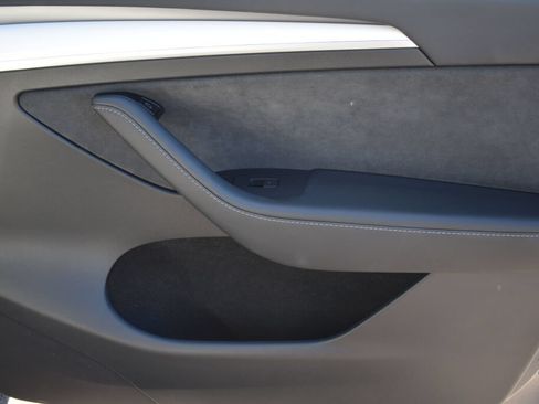 Used 2023 Tesla Model Y Performance AWD/4WD image 24