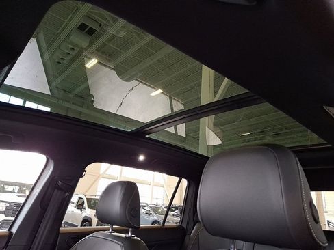 Used 2024 Volkswagen Tiguan SE R-Line image 16