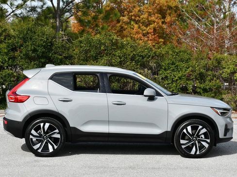 Used 2025 Volvo XC40 B5 Ultra image 31