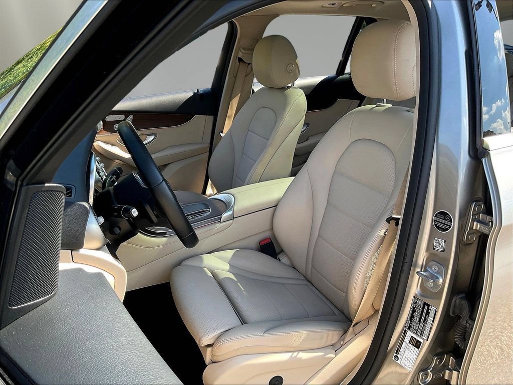 Used 2020 Mercedes-Benz GLC 300 image 22