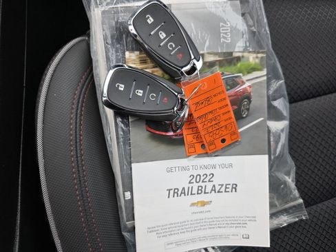 Used 2022 Chevrolet TrailBlazer RS FWD image 28