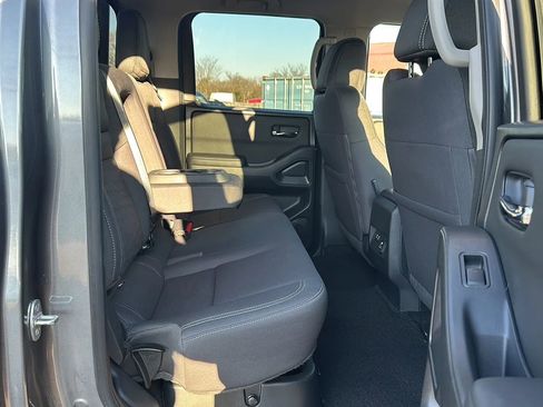 Used 2022 Nissan Frontier SV image 17