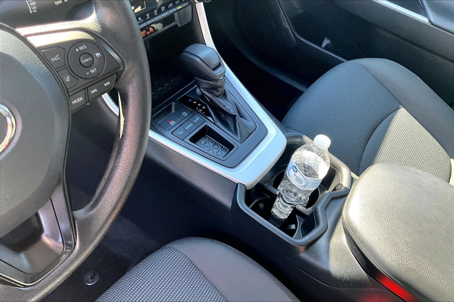 Used 2022 Toyota RAV4 LE w/ Carpet Mat Package (TMS) FWD image 15