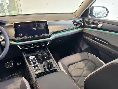 New 2026 Volkswagen Atlas Peak Edition image 12