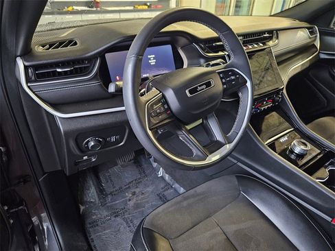 Used 2023 Jeep Grand Cherokee Altitude image 13