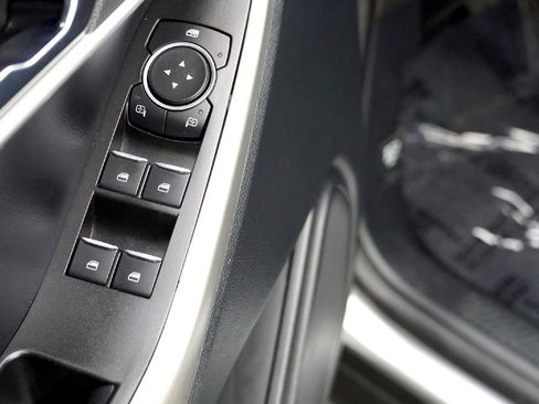 Used 2021 Ford Explorer XLT image 22