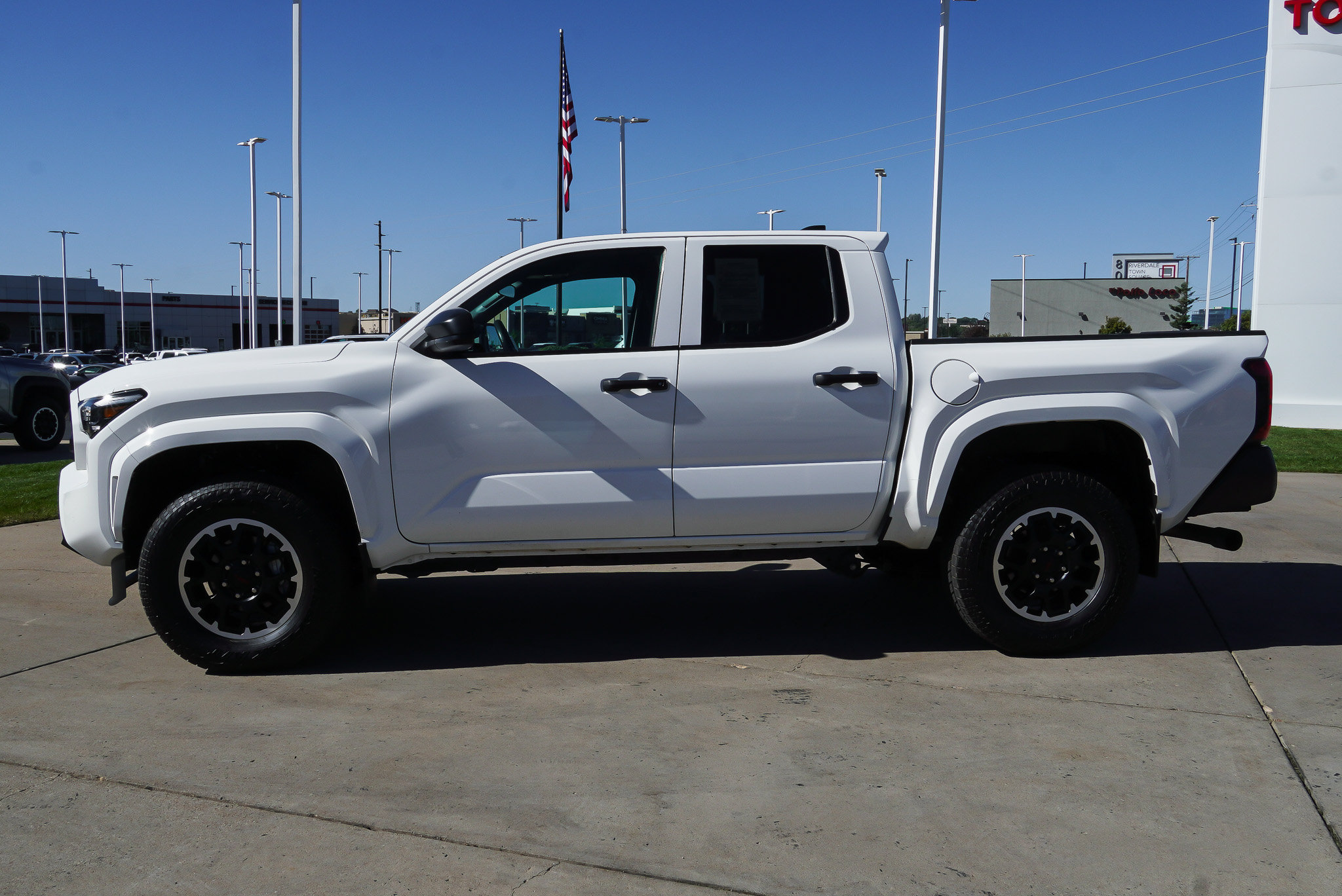 Certified 2024 Toyota Tacoma SR w/ SR Upgrade Package AWD/4WD image 5