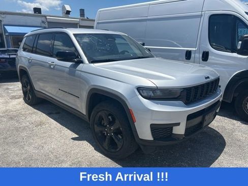 Used 2023 Jeep Grand Cherokee L Laredo RWD image 6
