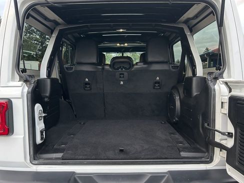 Used 2020 Jeep Wrangler Unlimited Sahara image 25
