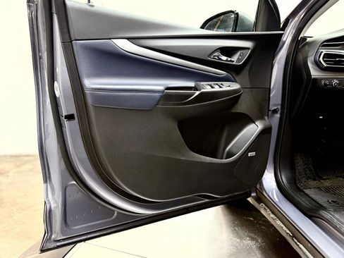 Used 2022 Chevrolet Bolt EUV Premier w/ Sun & Sound Package image 11