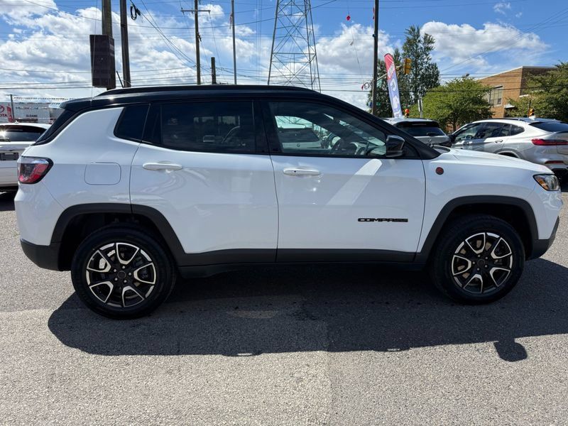 Used 2025 Jeep Compass Trailhawk AWD/4WD image 6