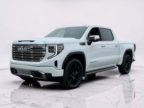 Used 2023 GMC Sierra 1500 Denali w/ Technology Package AWD/4WD image 3