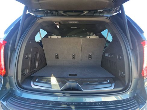 Used 2021 GMC Yukon SLT w/ SLT Luxury Package image 16